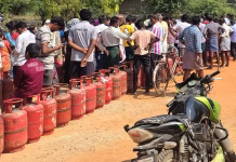 சமையல் எரிவாயு பற்றாக்குறை: பொதுநல மனுவை விசாரிக்க டெல்லி ஐகோர்ட்டு மறுப்பு