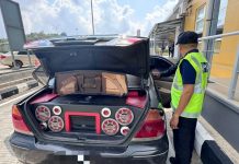 புக்கிட் காயூ ஹித்தாம் எல்லையில் அதிரடி: 400 லிட்டர் பெட்ரோல் கடத்திய தாய்லாந்து ஆடவர் கைது!
