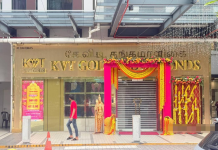 பிரிக்பீல்ட்ஸில் உள்ள நகைக்கடையில் புகுந்து 5 நிமிடங்களில் நகைகளைக் கொள்ளையடித்த ஆயுத கும்பல்!