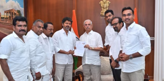 கவர்னரை சந்தித்து ஆட்சியமைக்க உரிமை கோரினார் த.வெ.க. தலைவர் விஜய்