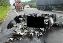 ஜோகூரில் பயங்கரம்: கோத்தா திங்கி அருகே சொகுசு கார் தீப்பிடித்த விபத்தில் சிங்கப்பூர் தம்பதி உயிரிழப்பு