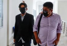 பள்ளி அறைகளில் மாணவிகளுக்குப் பாலியல் அத்துமீறல்? 45 வயது ஆசிரியர் மீது 14 குற்றச்சாட்டுகள்!