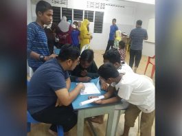நாங்கள் அகதிக் குழந்தைகளுக்கு அடிப்படைக் கல்வியை மட்டுமே வழங்கி வருகிறோம் என்கிறார் ரோஹிங்கியா பள்ளியின் ஆசிரியர்