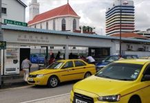 மலேசிய டாக்சிகளுக்கான சிங்கப்பூர் நுழைவுக் கட்டணம் $15-ஆக உயர்வு: 2027 முதல் புதிய நடைமுறை!
