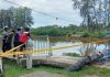 தூக்கக் கலக்கத்தில் சென்றபோது ஆற்றில் விழுந்த கார்; உயிர் தப்பிய 16 வயது மாணவர்