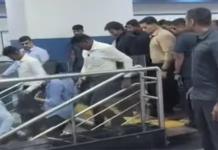 மெட்ரோ ரெயிலில் பயணித்த முதல்-அமைச்சர் விஜய்