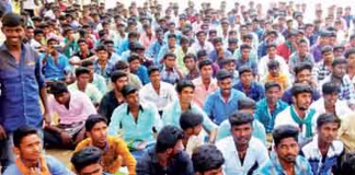 டெல்லியில் இளைஞர்கள் மீதான தாக்குதல்: மன்னார்குடியில் வகுப்புகளை புறக்கணித்து கல்லூரி மாணவர்கள் போராட்டம்