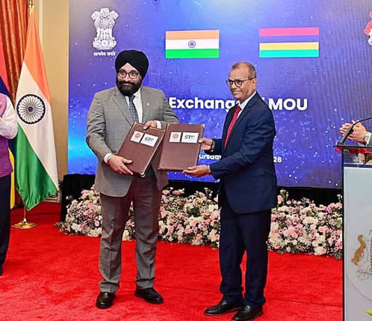 இந்தியா – மொரிஷியஸ் இடையே எரிசக்தி பாதுகாப்பை வலுப்படுத்த ஒப்பந்தங்கள் கையெழுத்து