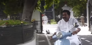 ஹெல்மெட் மற்றும் நம்பர் பிளேட் இன்றி பைக்கில் வந்த ஆளுங்கட்சி எம்.எல்.ஏ ; அபராதம் விதித்த காவல்துறை