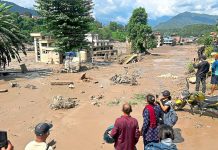 நேபாள வெள்ளம்: 50-க்கும் மேற்பட்ட மலேசியர்களைத் தொடர்பு கொள்ள முடியாமல் குடும்பத்தினர் தவிப்பு!