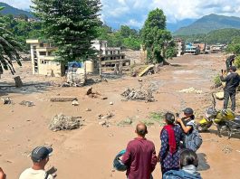 நேபாள வெள்ளம்: 50-க்கும் மேற்பட்ட மலேசியர்களைத் தொடர்பு கொள்ள முடியாமல் குடும்பத்தினர் தவிப்பு!