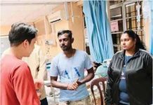 விபத்தில் இரு பிள்ளைகளை காப்பாற்றிய தந்தை; குடும்பத்துடன் காரில் தங்கும் அவலம்!