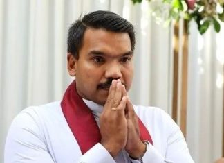 இலங்கை முன்னாள் அதிபர் மகிந்த ராஜபக்சவின் மூத்த மகன் நாமல் ராஜபக்ச லஞ்சம் மற்றும் ஊழல் விசாரணை ஆணைக்குழுவால் கைது