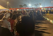 சிப்பாங் F1 பந்தய முடிவில் பெரும் நெரிசல்: பேருந்திற்காக 4 மணி நேரத்திற்கும் மேலாக வரிசையில் காத்திருந்த ரசிகர்கள்!